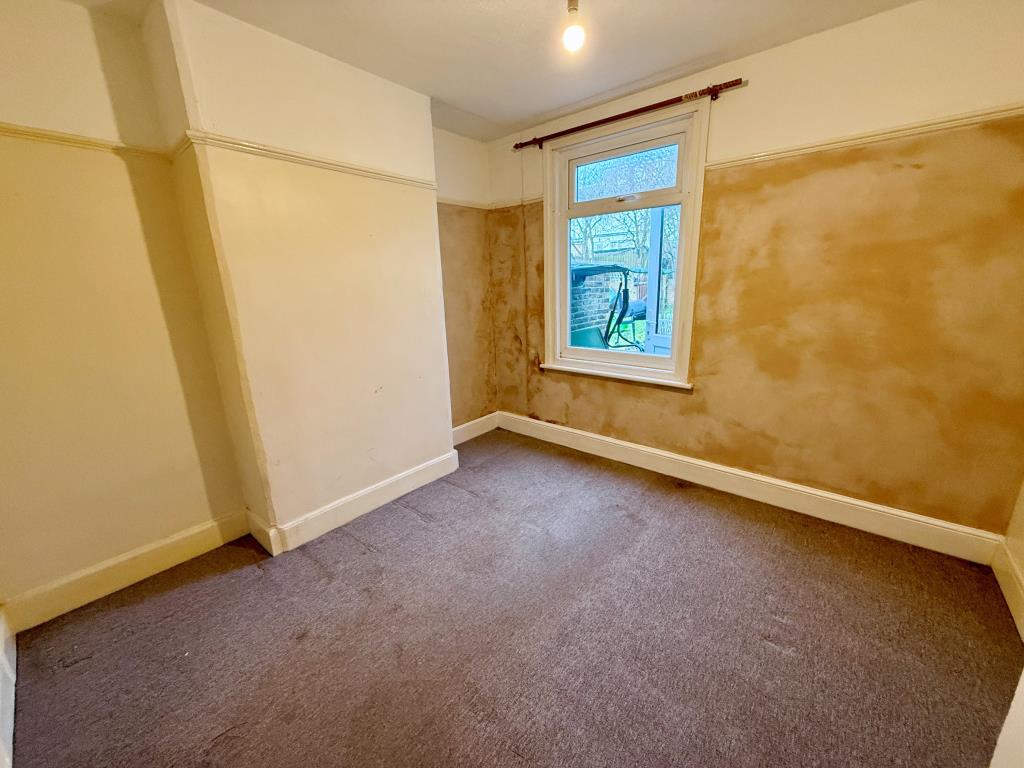 Lot: 53 - FREEHOLD PROPERTY ARRANGED AS TWO FLATS - Ground floor bedroom